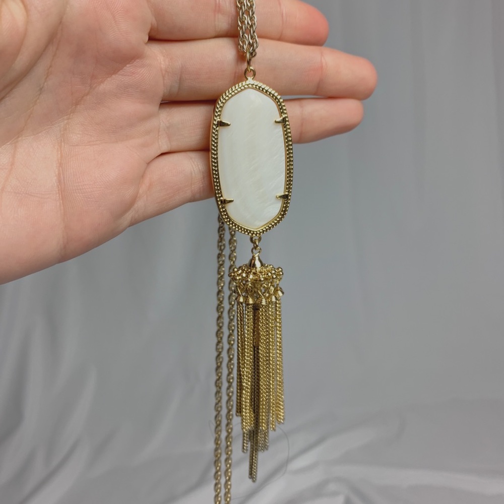 KENDRA SCOTT RAYNE NECKLACE, WHITE MOTHER OF PEARL